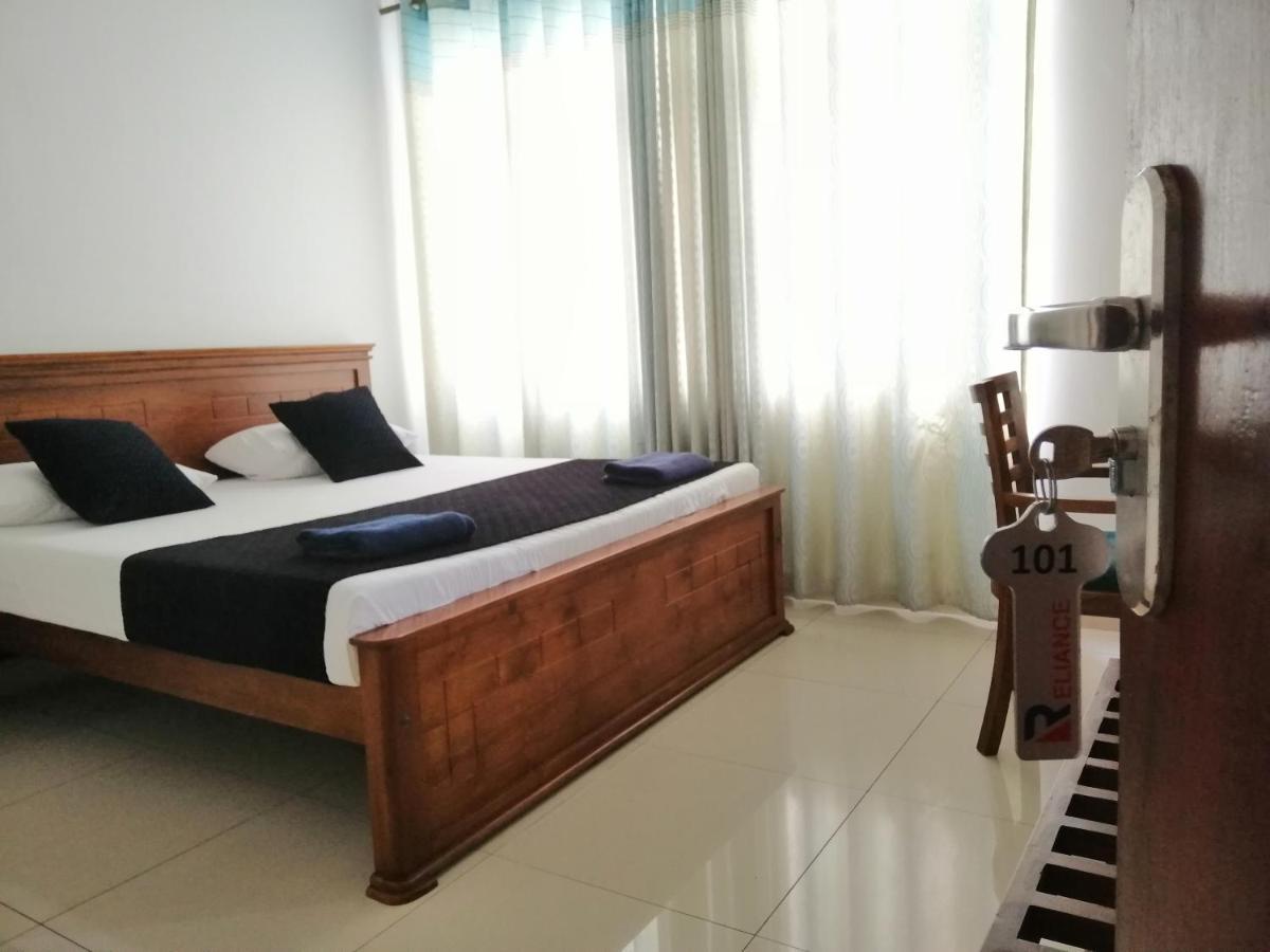 Reliance Hotel Boralesgamuwa Esterno foto